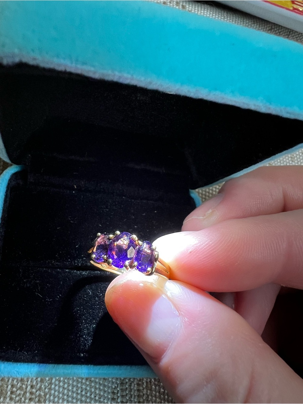 Amethyst solid 10 karat gold ring, size 6 - Picture 4 of 6